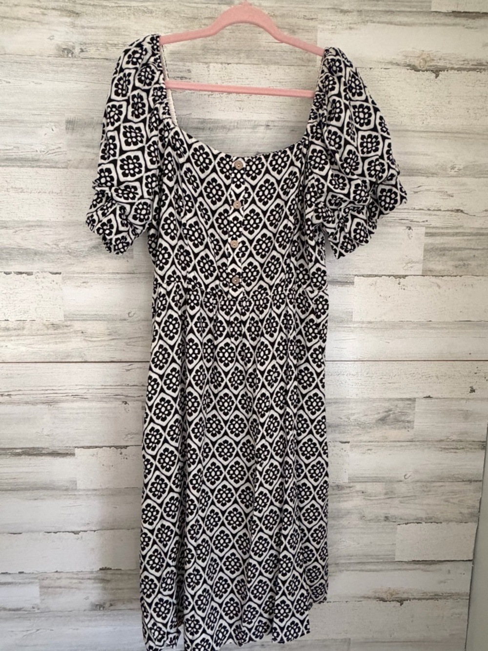 Luxology Black and White Patterned Midi Dress with Puff Sleeves